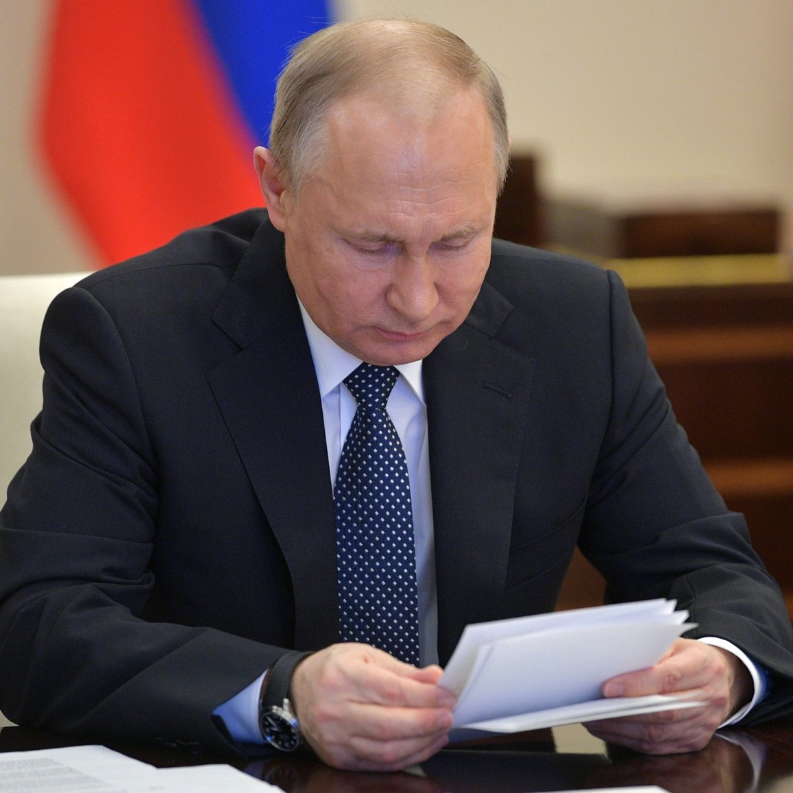 Владимир Путин предложил дать малому и среднему бизнесу отсрочку по уплате страховых взносов