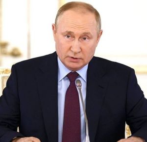 Владимир Путин заявил, что сотрудничество в ОПЕК+ позволяет РФ удержать цены на нефть