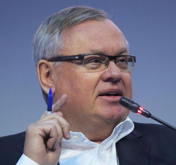 Андрей Костин назвал вредным для экономики РФ нынешнее укрепление рубля