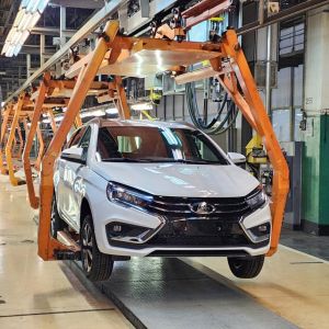 Продажи "Автоваза" в России в августе выросли на 3,3%