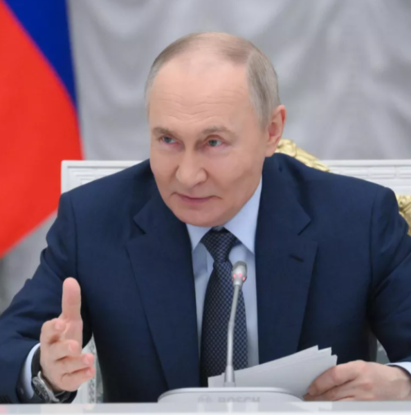 Владимир Путин предложил обсудить донастройку усилий по развитию экономики и соцсферы РФ