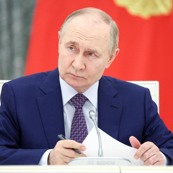 "Тянуть за уши не нужно". Путин о поддержке автопрома