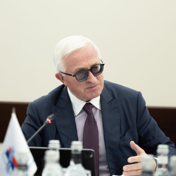 Александр Шохин: минимальный темп роста экономики должен составлять не менее 2%