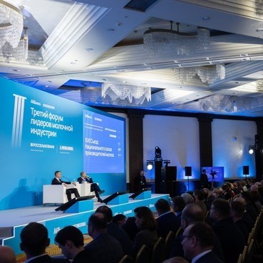 Заместитель председателя Комиссии РСПП по АПК Артем Белов выступил модератором Третьего форума лидеров молочной отрасли