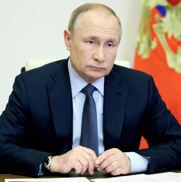 Путин: Россия потеряет суверенитет, если будет все покупать за газ и нефть