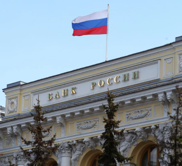 В ЦБ рассказали о росте средней зарплаты по России в 2025 году на 15%