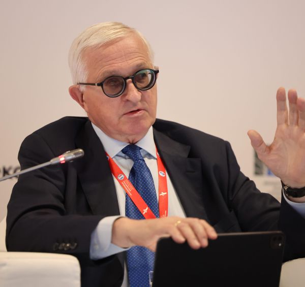 Александр Шохин предложил присваивать промежуточные профессиональные степени