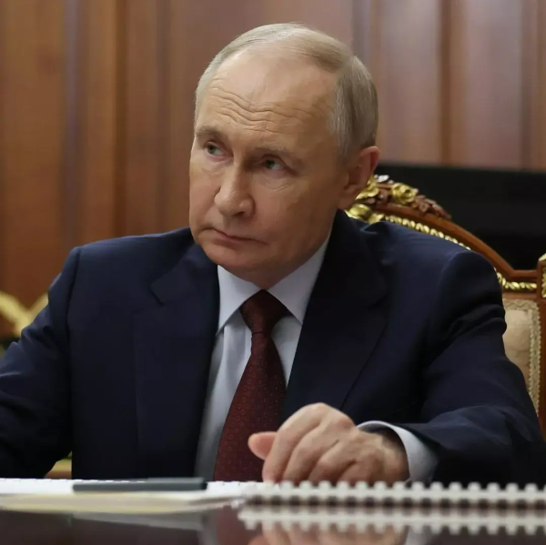 Путин поручил представить предложения о снижении акциза на жидкую сталь