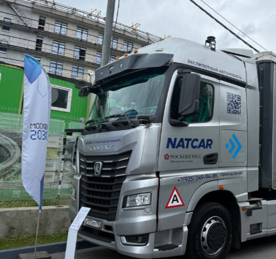 "Камаз" представил беспилотный грузовик "Маяк-2"